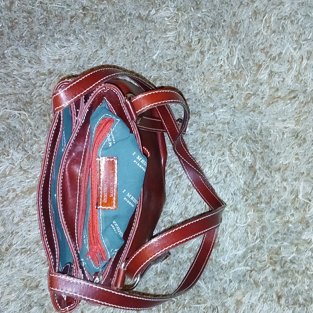 Elegant Brown Leather Shoulder Bag - Picture 6 of 6